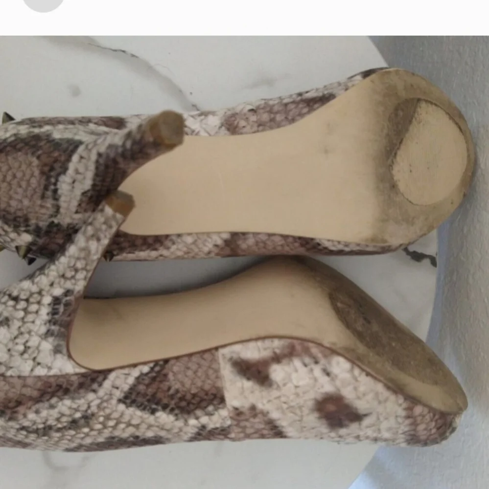 FERGALICIOUS Snakeskin Heels Shoes neutral Pattern Platforms Size 10 M Pre Loved